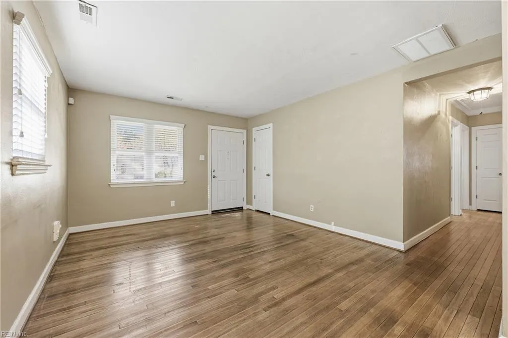 Norfolk, Virginia 23509, United States, 3 Bedrooms Bedrooms, ,2 BathroomsBathrooms,Residential,Active,240668