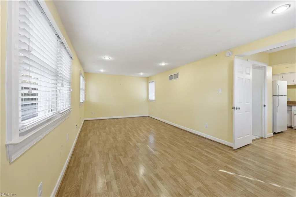 Norfolk, Virginia 23509, United States, 3 Bedrooms Bedrooms, ,2 BathroomsBathrooms,Residential,Active,240668