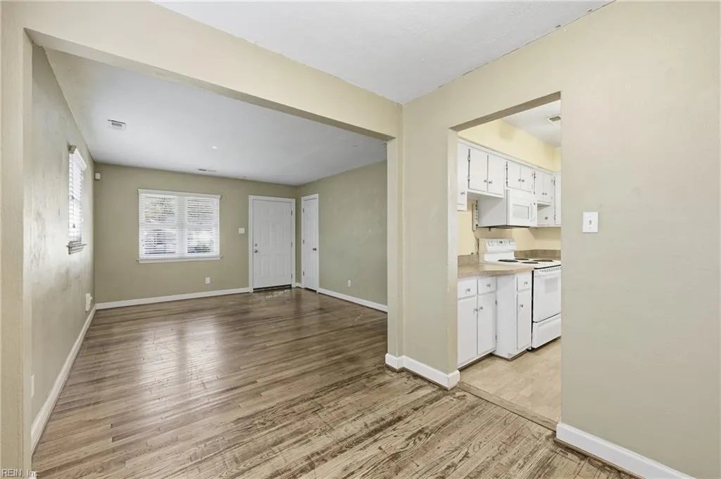 Norfolk, Virginia 23509, United States, 3 Bedrooms Bedrooms, ,2 BathroomsBathrooms,Residential,Active,240668