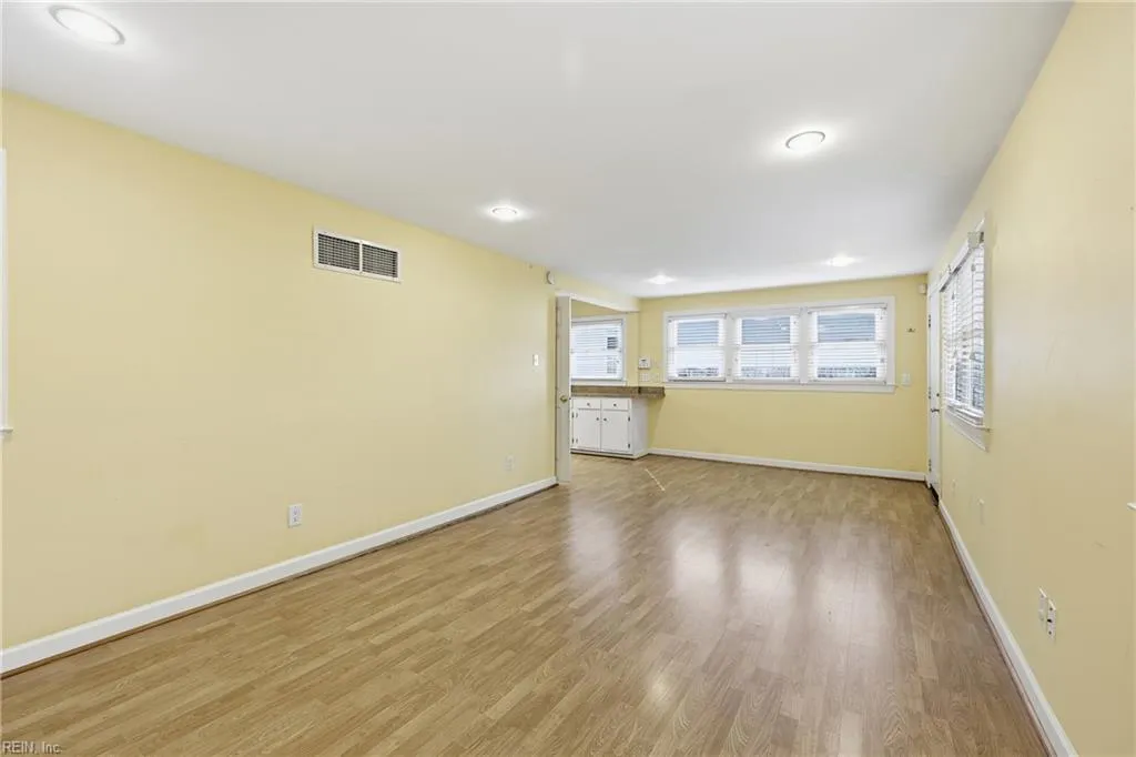 Norfolk, Virginia 23509, United States, 3 Bedrooms Bedrooms, ,2 BathroomsBathrooms,Residential,Active,240668