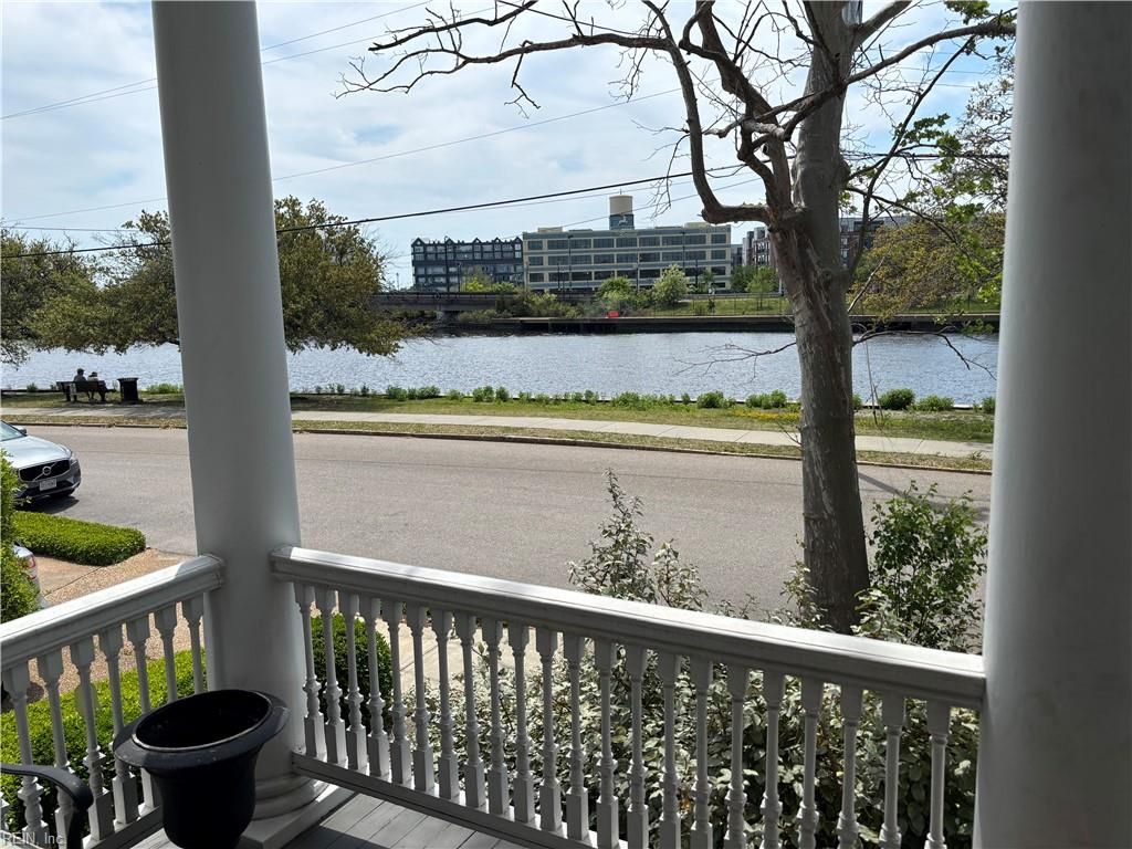 Photo of 522 Mowbray Arch, Norfolk, VA 23507 (MLS # 10600874)