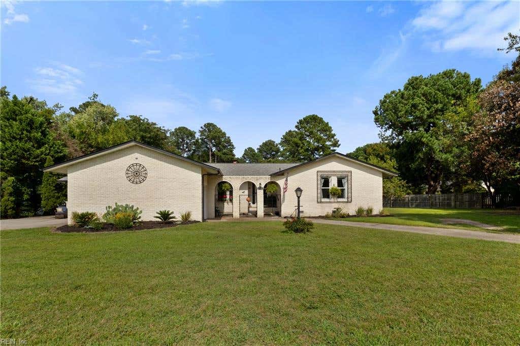 Photo of 1715 Holly View Drive, Gloucester Point, VA 23062 (MLS # 10649486)