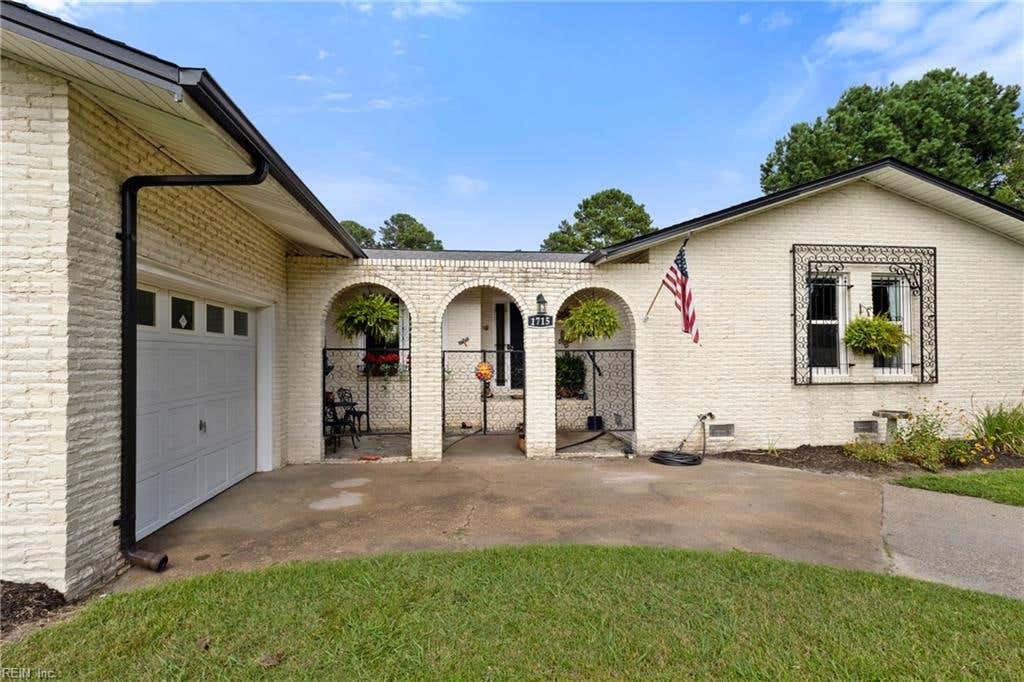 Photo of 1715 Holly View Drive, Gloucester Point, VA 23062 (MLS # 10649486)