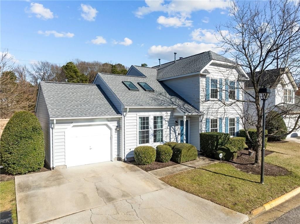 Photo of 337 Oak Lake Run, Chesapeake, VA 23320 (MLS # 10624943)