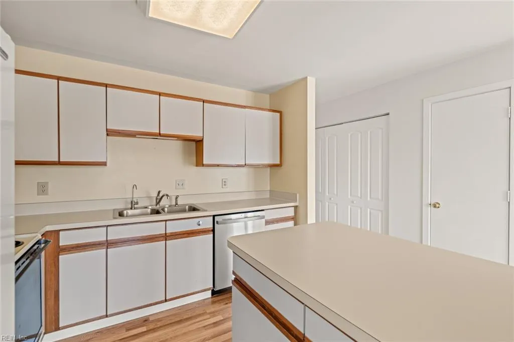 Hampton, Virginia 23669, United States, 3 Bedrooms Bedrooms, ,2 BathroomsBathrooms,Residential,Active,198311