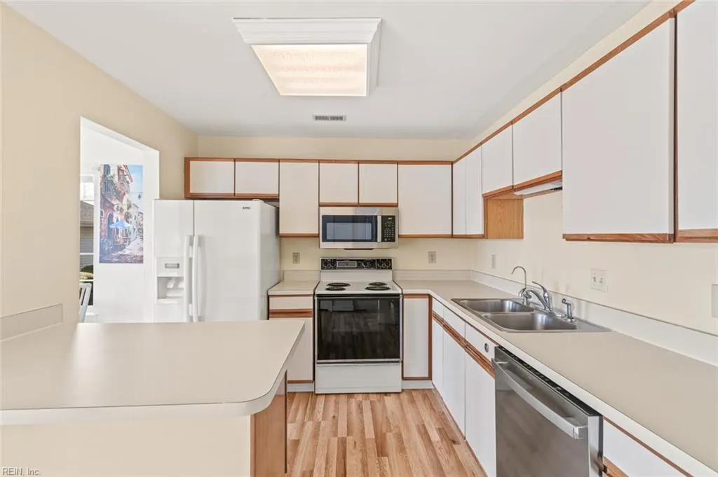 Hampton, Virginia 23669, United States, 3 Bedrooms Bedrooms, ,2 BathroomsBathrooms,Residential,Active,198311