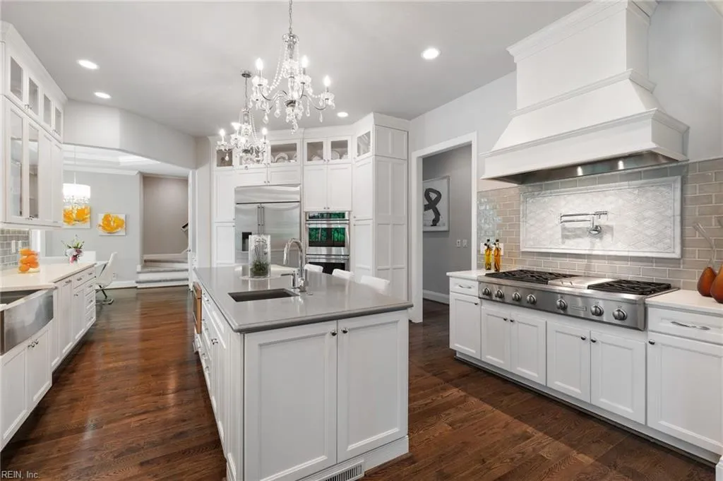 Virginia Beach, Virginia 23456, United States, 6 Bedrooms Bedrooms, ,6 BathroomsBathrooms,Residential,Active,154824