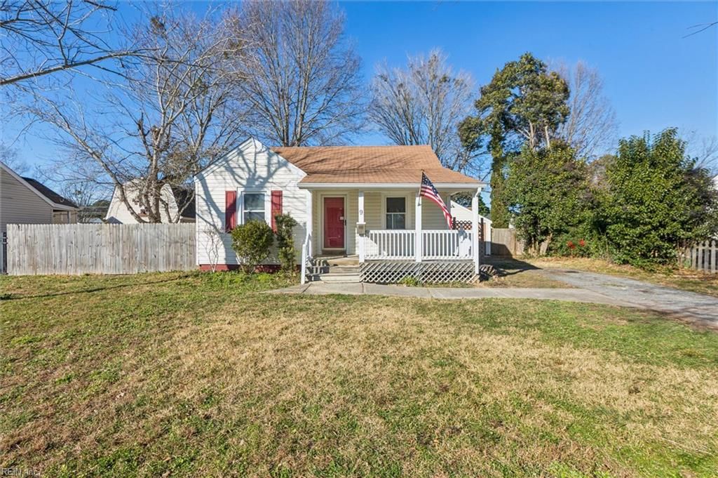 Photo of 9 Maury Avenue, Newport News, VA 23601 (MLS # 10616158)