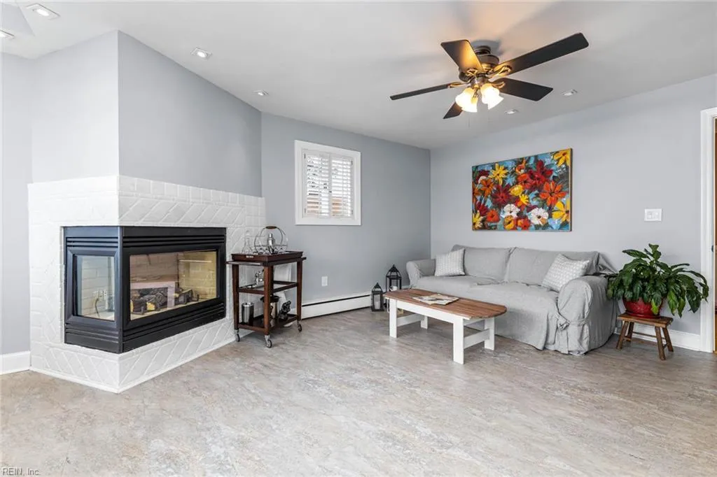 Virginia Beach, Virginia 23451, United States, 5 Bedrooms Bedrooms, ,4 BathroomsBathrooms,Residential,Active,253535