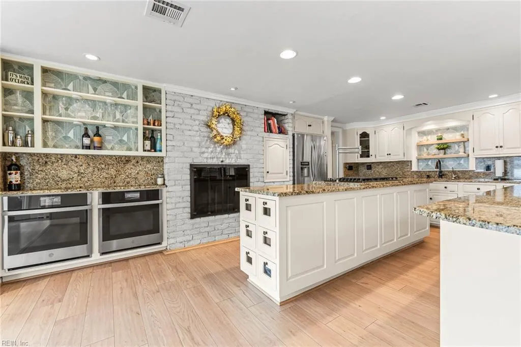 Virginia Beach, Virginia 23451, United States, 5 Bedrooms Bedrooms, ,4 BathroomsBathrooms,Residential,Active,253535