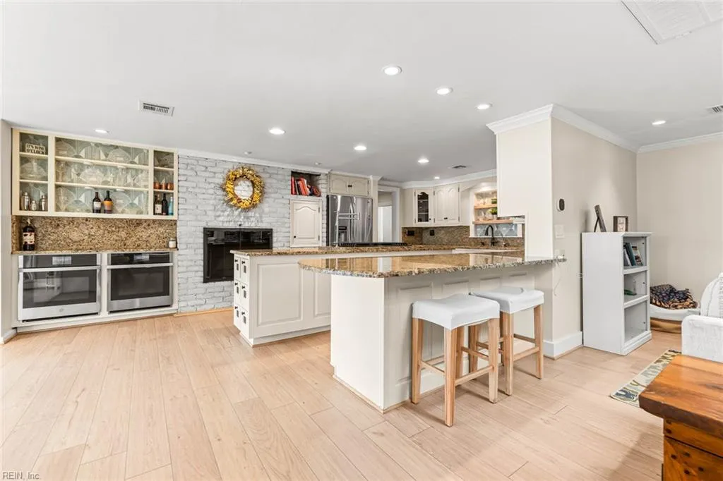 Virginia Beach, Virginia 23451, United States, 5 Bedrooms Bedrooms, ,4 BathroomsBathrooms,Residential,Active,253535