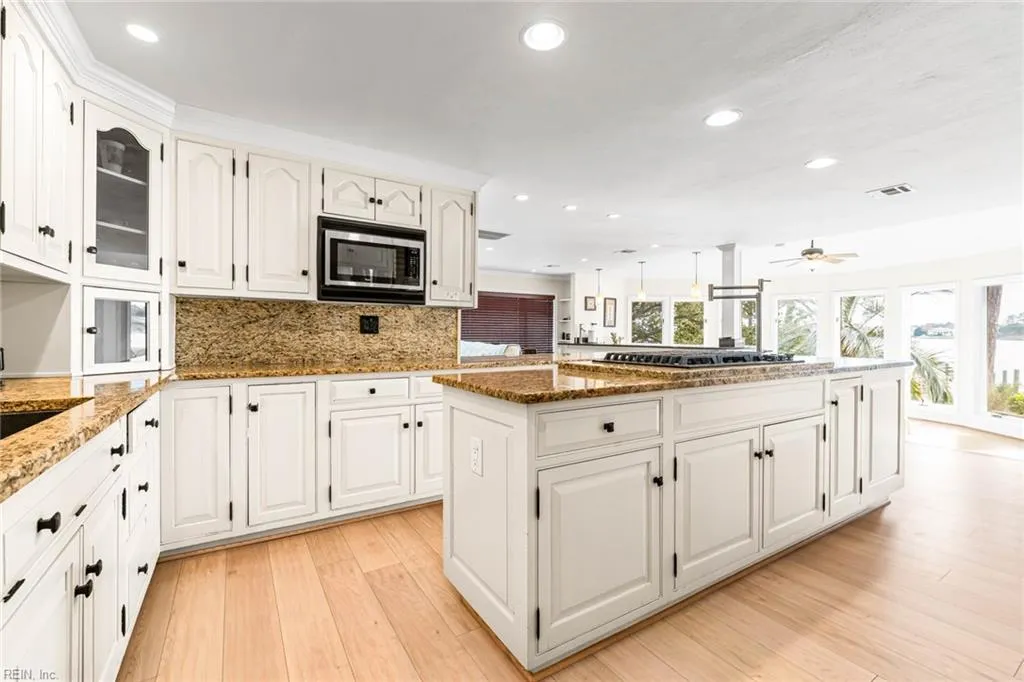 Virginia Beach, Virginia 23451, United States, 5 Bedrooms Bedrooms, ,4 BathroomsBathrooms,Residential,Active,253535