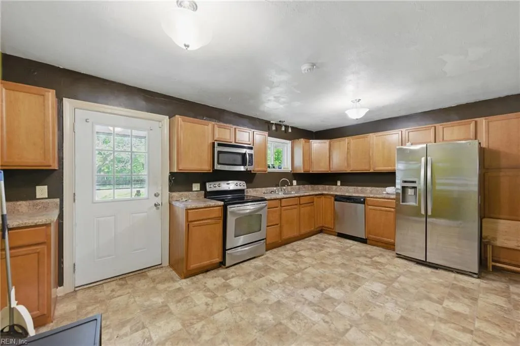 Virginia Beach, Virginia 23456, United States, 3 Bedrooms Bedrooms, ,2 BathroomsBathrooms,Residential,Pending,116447