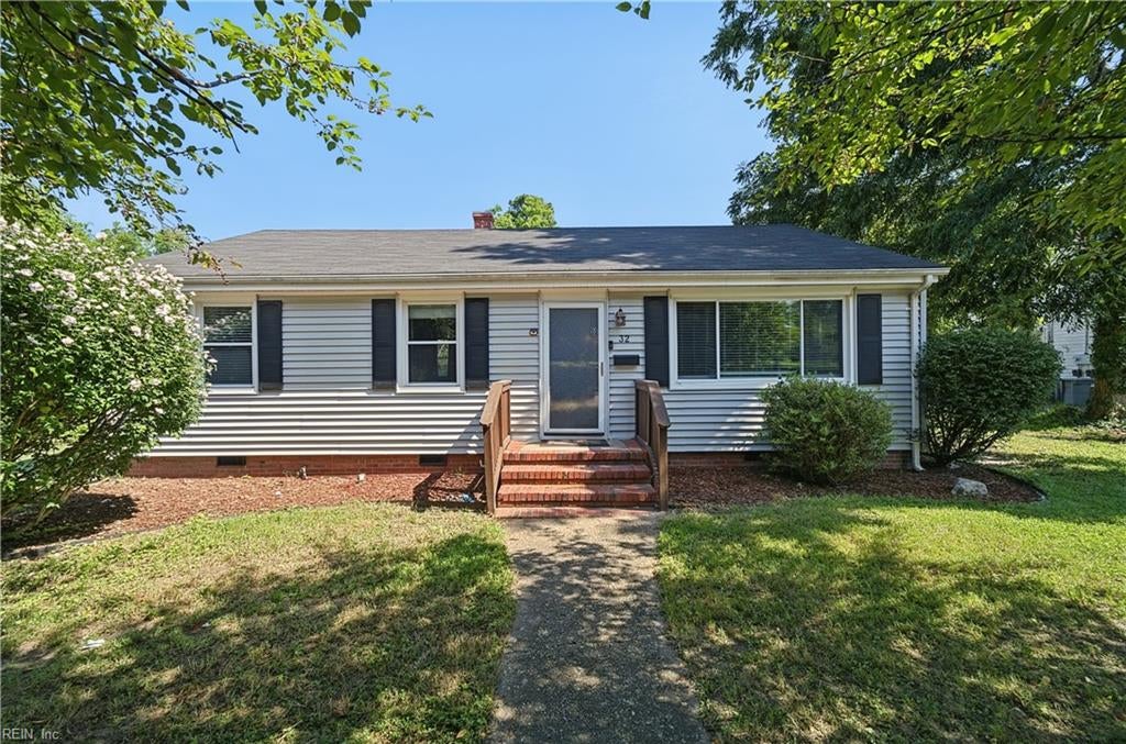 Photo of 32 Claremont Avenue, Hampton, VA 23661 (MLS # 10654317)