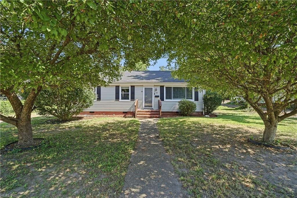 Photo of 32 Claremont Avenue, Hampton, VA 23661 (MLS # 10654317)