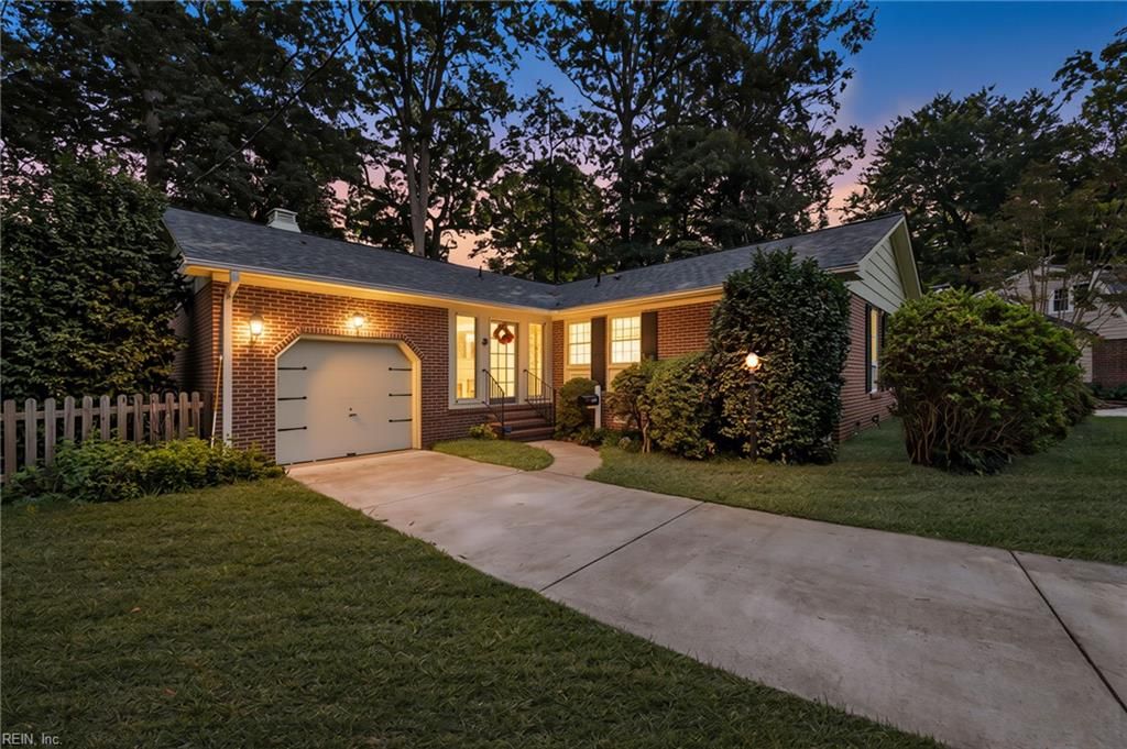 Photo of 187 Corinthia Drive, Newport News, VA 23608 (MLS # 10645414)