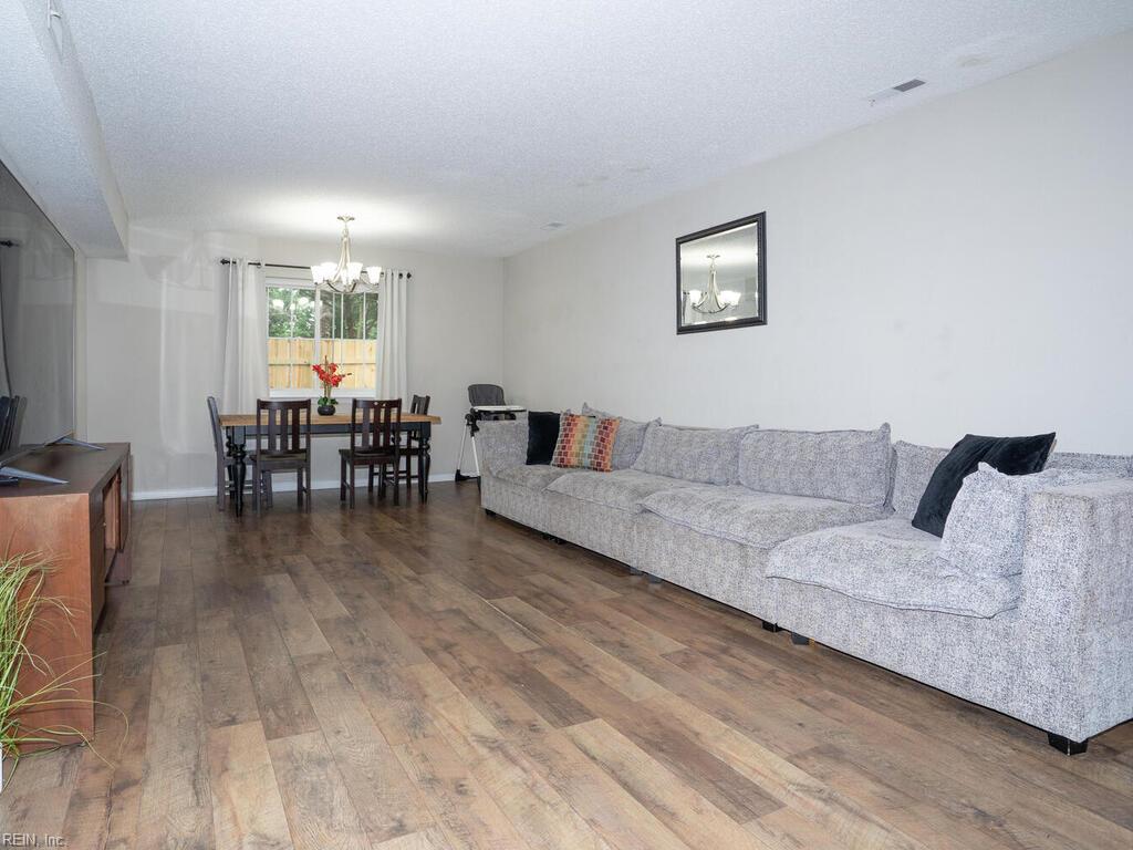 1505 Amberley Forest RD