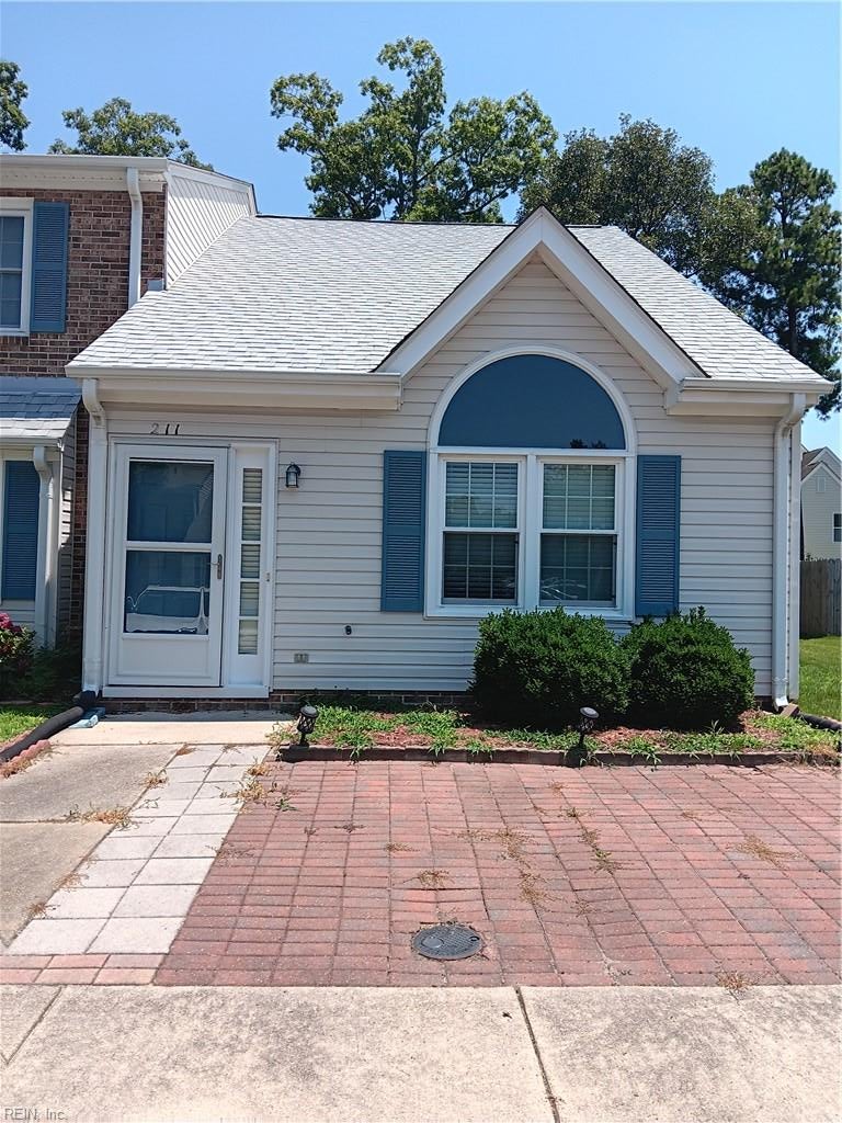 Photo of 211 Crestwood Court, Yorktown, VA 23692 (MLS # 10641888)