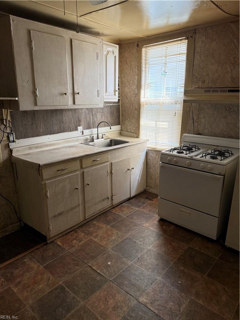 Photo of 1328 Bolton Street, Norfolk, VA 23504 (MLS # 10635294)