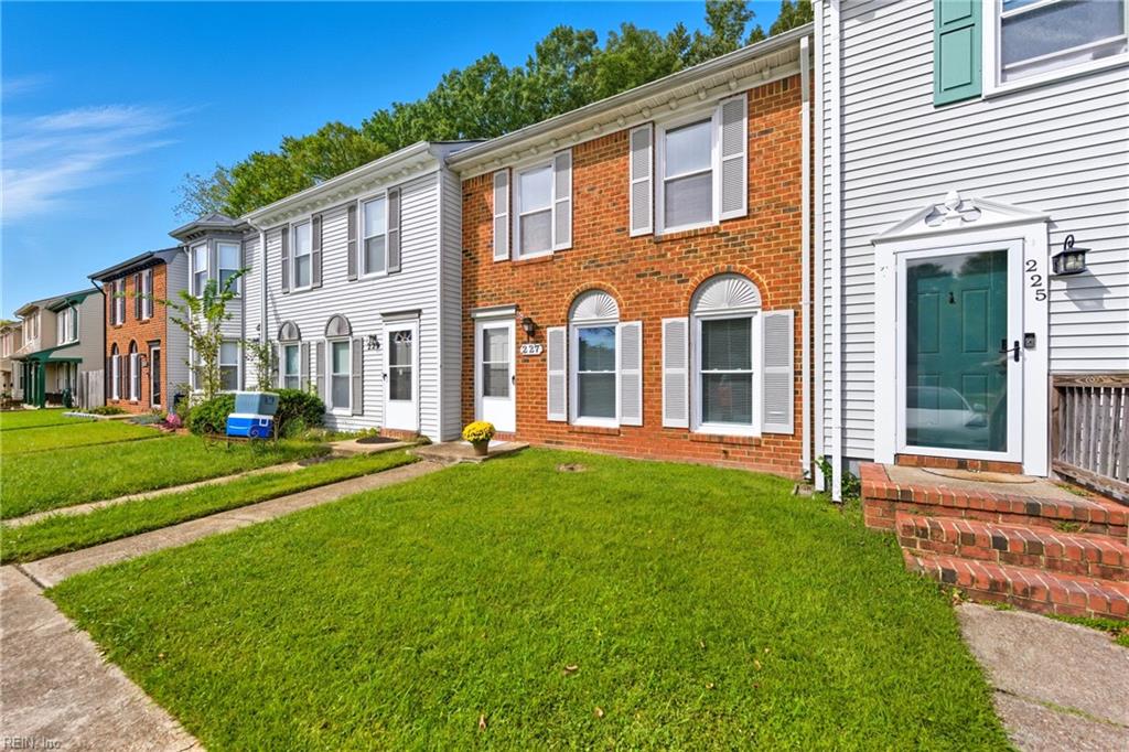 227 Mannings LN