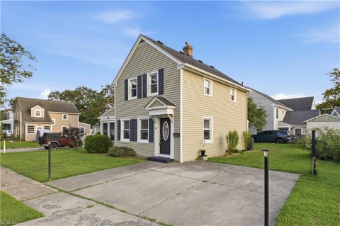 Photo of 10 Alden Avenue, Portsmouth, VA 23702 (MLS # 10655365)