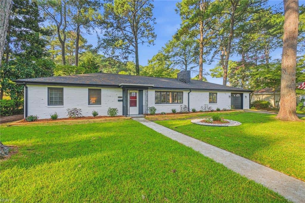 Photo of 1423 Sweet Briar Avenue, Norfolk, VA 23509 (MLS # 10650146)