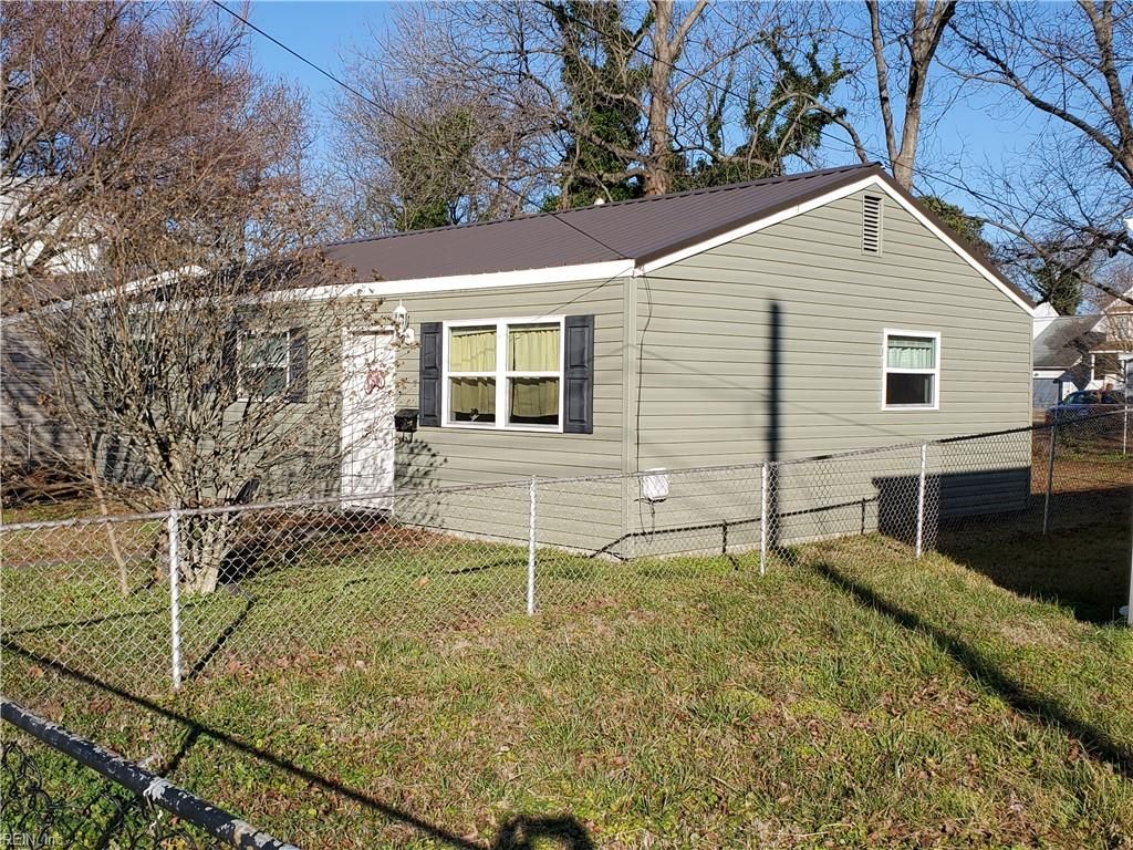 Photo of 1406 W 39th Street, Norfolk, VA 23508 (MLS # 10620403)