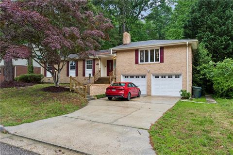 Photo of 70 Sweetbriar Drive, Newport News, VA 23606 (MLS # 10633995)