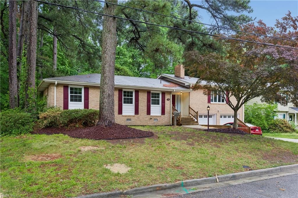 Photo of 70 Sweetbriar Drive, Newport News, VA 23606 (MLS # 10633995)