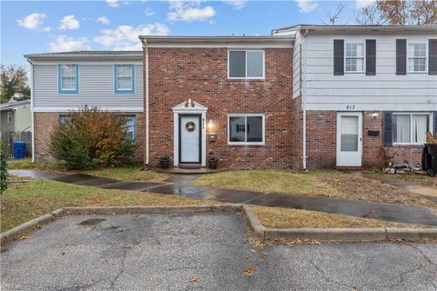 Photo of 811 S Grosvenor Court, Virginia Beach, VA 23462 (MLS # 10643497)