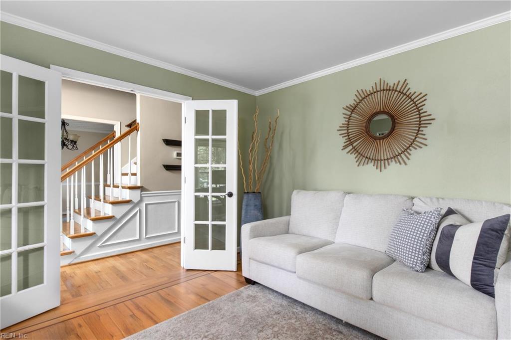 2124 Thackeray LN
