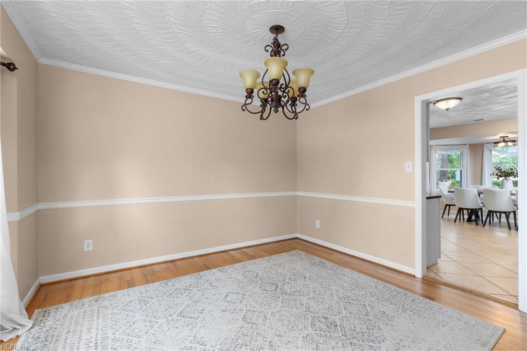 2124 Thackeray LN