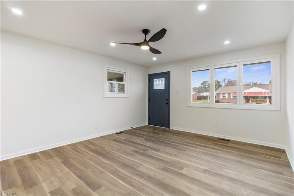 Photo of 903 Ellington Square, Portsmouth, VA 23701 (MLS # 10608044)