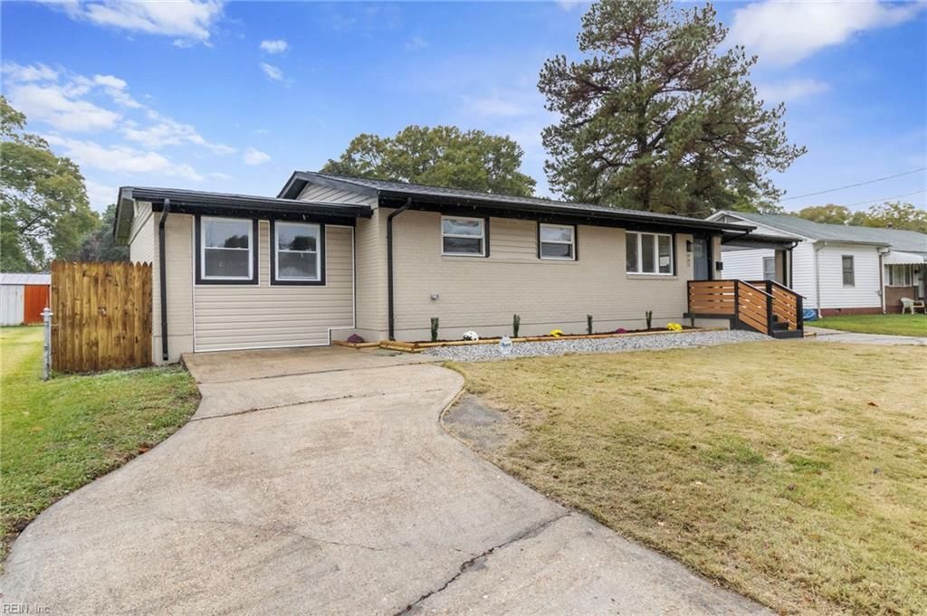 Photo of 903 Ellington Square, Portsmouth, VA 23701 (MLS # 10608044)