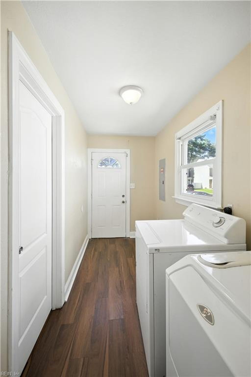 Photo of 2826 Lens Avenue, Norfolk, VA 23509 (MLS # 10618480)