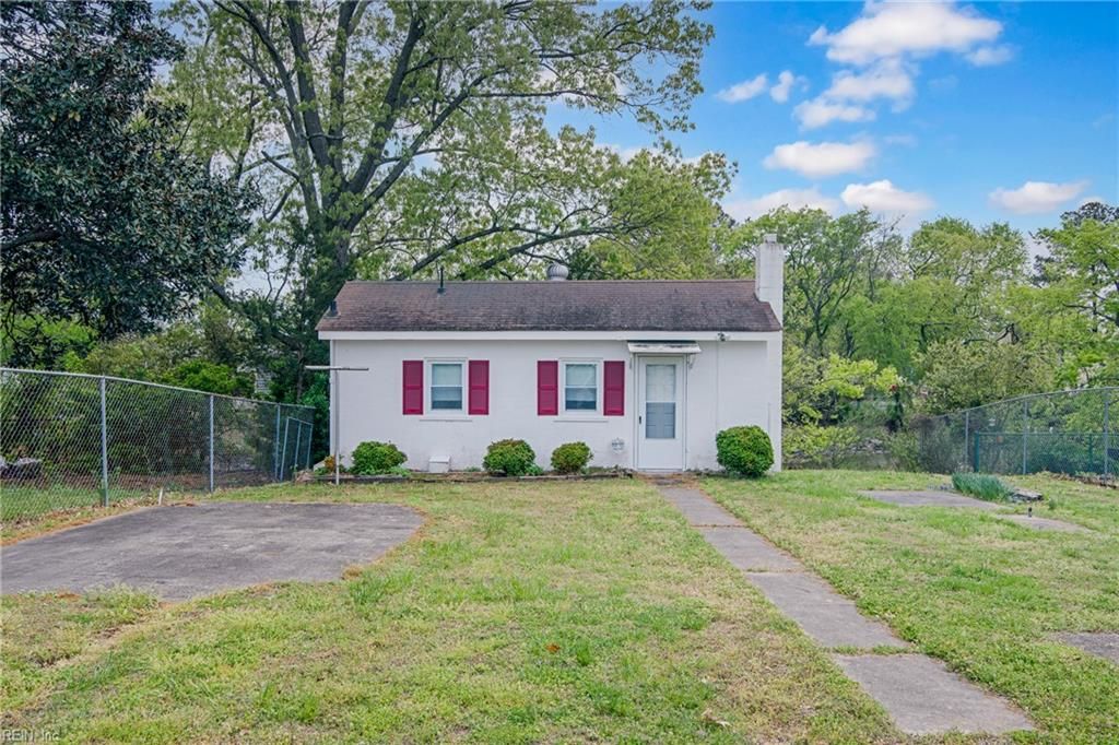 Photo of 8 Magnolia Place, Hampton, VA 23669 (MLS # 10628639)