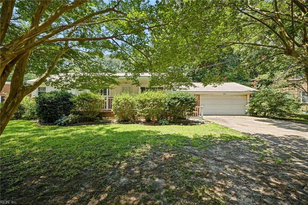 Photo of 116 Greenland Drive, Yorktown, VA 23693 (MLS # 10646805)
