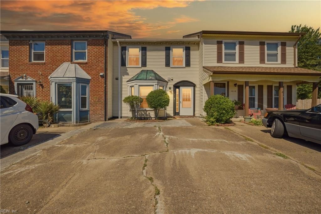 Photo of 1212 Hillock Crossing, Virginia Beach, VA 23455 (MLS # 10633692)
