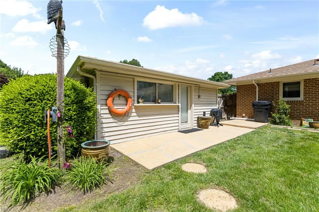 Virginia Beach, Virginia 23454, United States, 3 Bedrooms Bedrooms, ,4 BathroomsBathrooms,Residential,Pending,121997