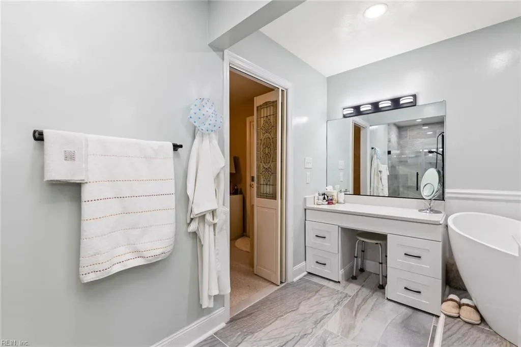 Virginia Beach, Virginia 23454, United States, 3 Bedrooms Bedrooms, ,4 BathroomsBathrooms,Residential,Pending,121997