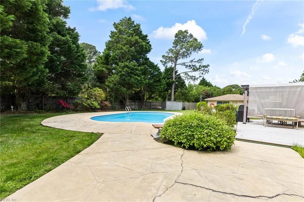 Virginia Beach, Virginia 23454, United States, 3 Bedrooms Bedrooms, ,4 BathroomsBathrooms,Residential,Pending,121997