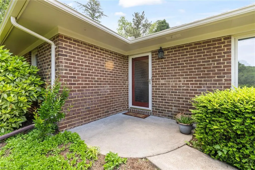 Virginia Beach, Virginia 23454, United States, 3 Bedrooms Bedrooms, ,4 BathroomsBathrooms,Residential,Pending,121997