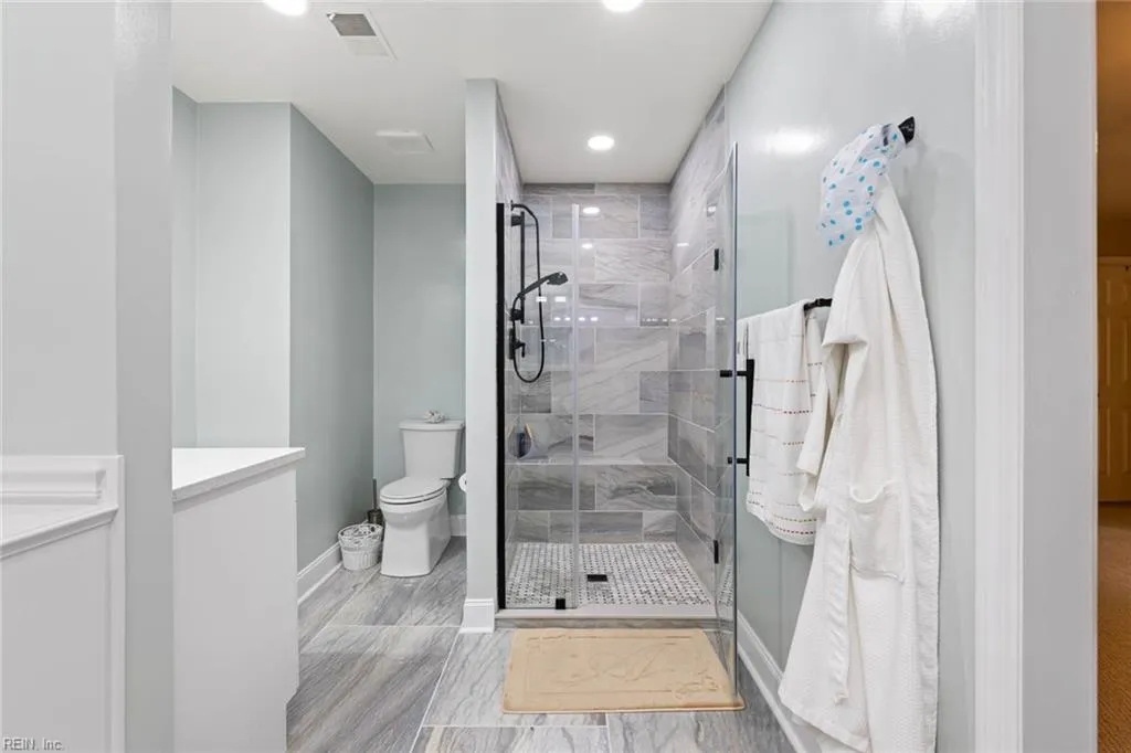 Virginia Beach, Virginia 23454, United States, 3 Bedrooms Bedrooms, ,4 BathroomsBathrooms,Residential,Pending,121997