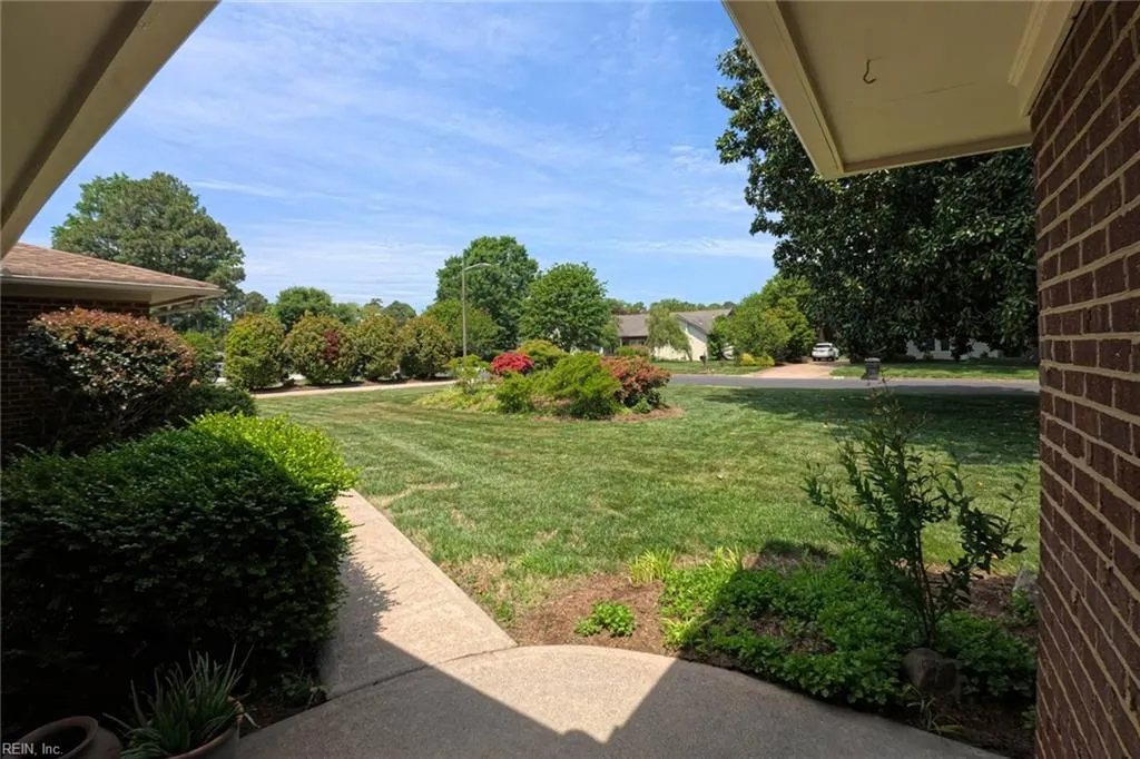 Virginia Beach, Virginia 23454, United States, 3 Bedrooms Bedrooms, ,4 BathroomsBathrooms,Residential,Pending,121997