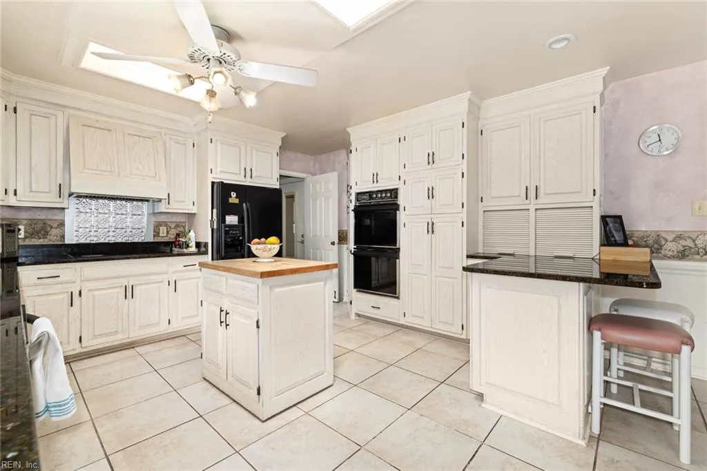 Virginia Beach, Virginia 23454, United States, 3 Bedrooms Bedrooms, ,4 BathroomsBathrooms,Residential,Pending,121997