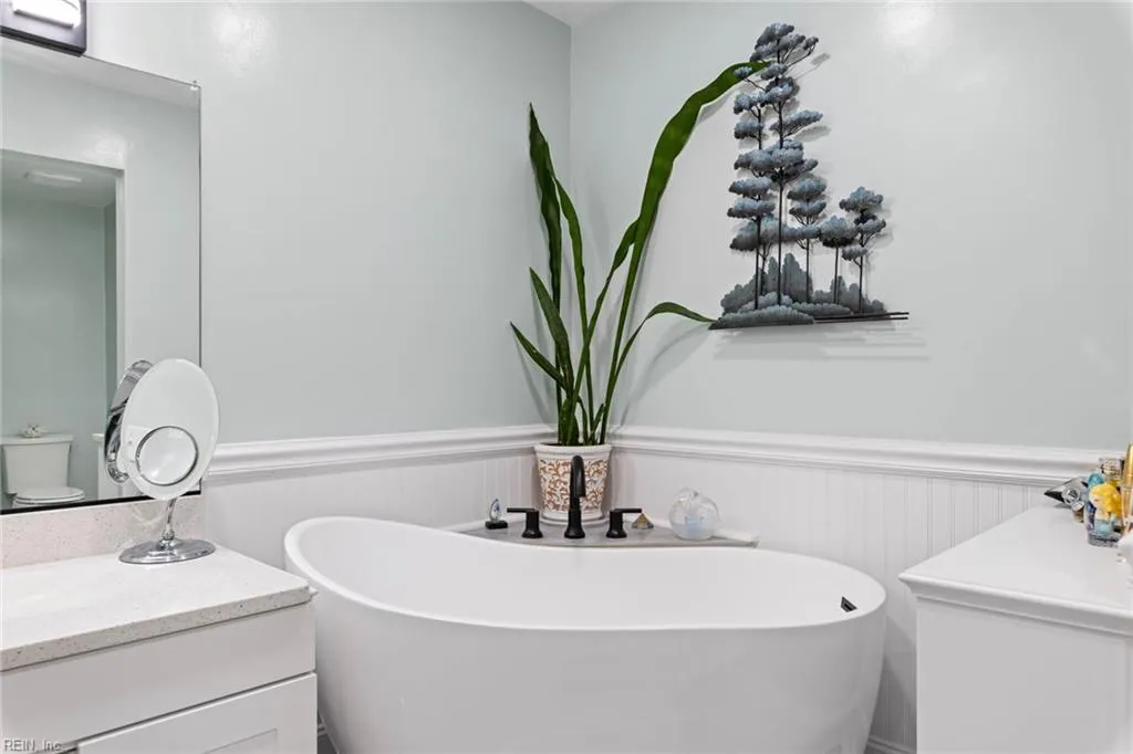 Virginia Beach, Virginia 23454, United States, 3 Bedrooms Bedrooms, ,4 BathroomsBathrooms,Residential,Pending,121997