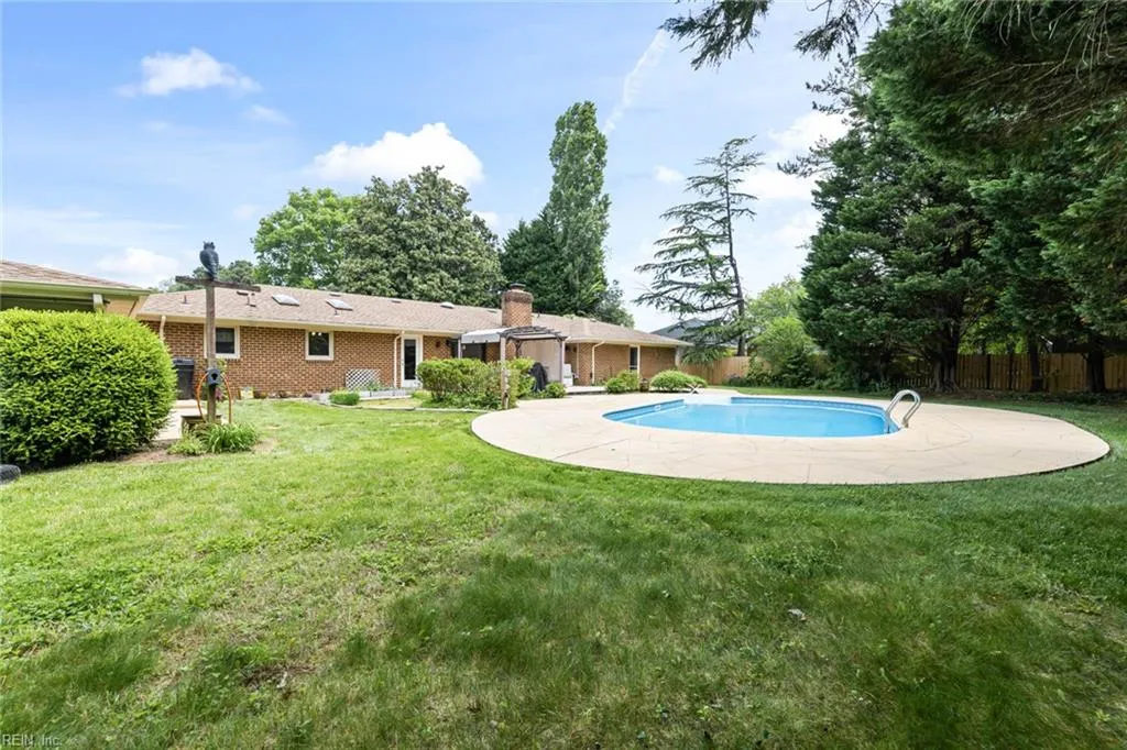 Virginia Beach, Virginia 23454, United States, 3 Bedrooms Bedrooms, ,4 BathroomsBathrooms,Residential,Pending,121997