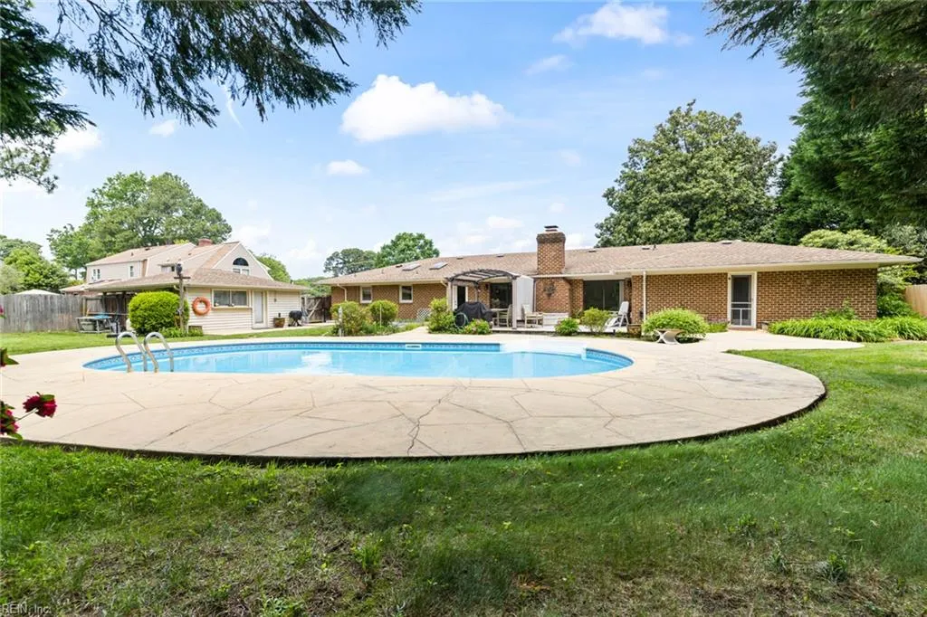 Virginia Beach, Virginia 23454, United States, 3 Bedrooms Bedrooms, ,4 BathroomsBathrooms,Residential,Pending,121997