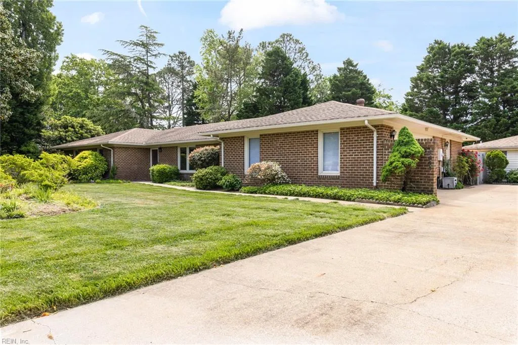 Virginia Beach, Virginia 23454, United States, 3 Bedrooms Bedrooms, ,4 BathroomsBathrooms,Residential,Pending,121997