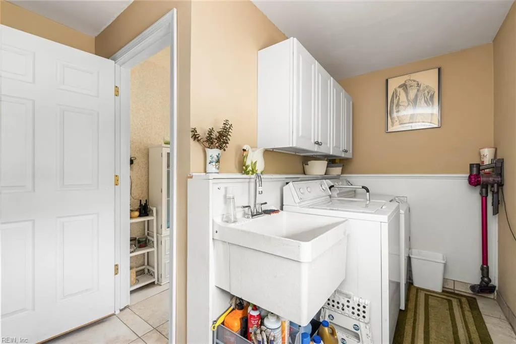 Virginia Beach, Virginia 23454, United States, 3 Bedrooms Bedrooms, ,4 BathroomsBathrooms,Residential,Pending,121997